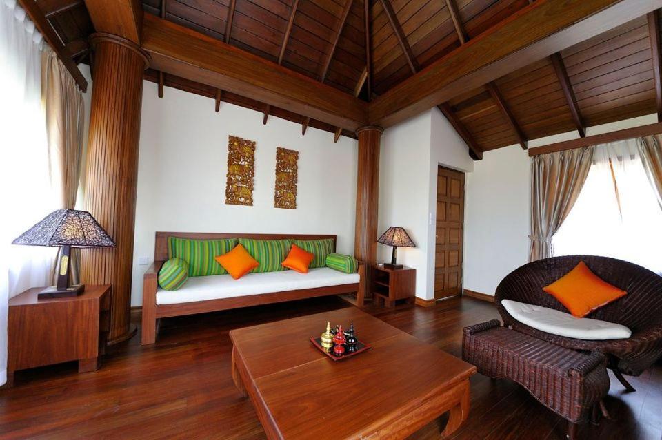 Jade Marina Resort And Spa Ngapali Buitenkant foto